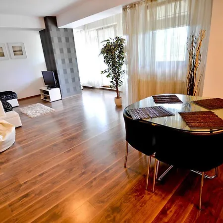 Luxury By The Lake مامايا