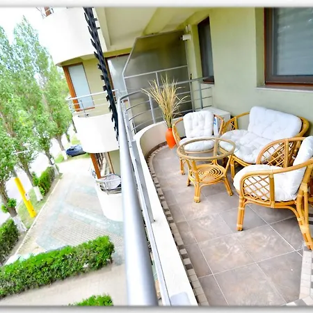 Luxury By The Lake شقة *